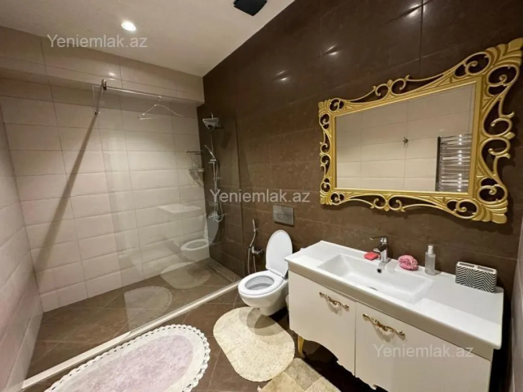 Satılır 7 otaqlı həyət evi 500 m²