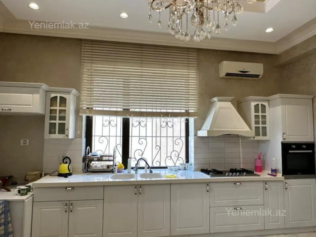 Satılır 7 otaqlı həyət evi 500 m²