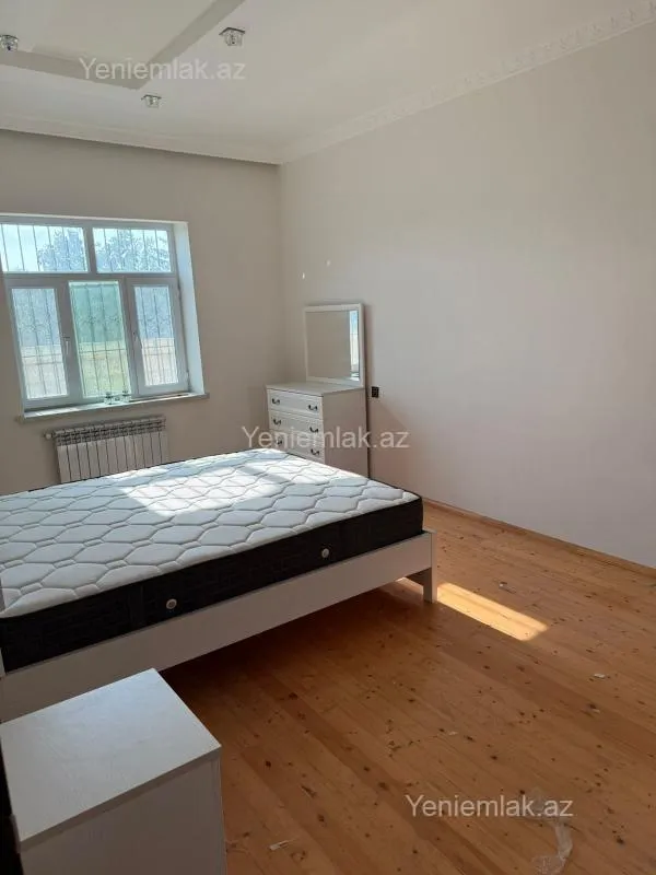 Satılır 4 otaqlı həyət evi 180 m²