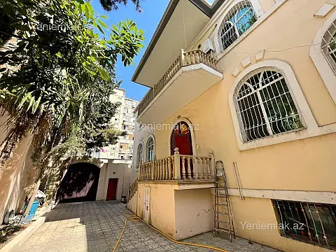 Satılır 6 otaqlı həyət evi 750 m²