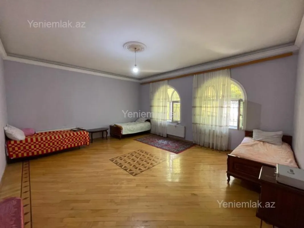 Satılır 6 otaqlı həyət evi 750 m²
