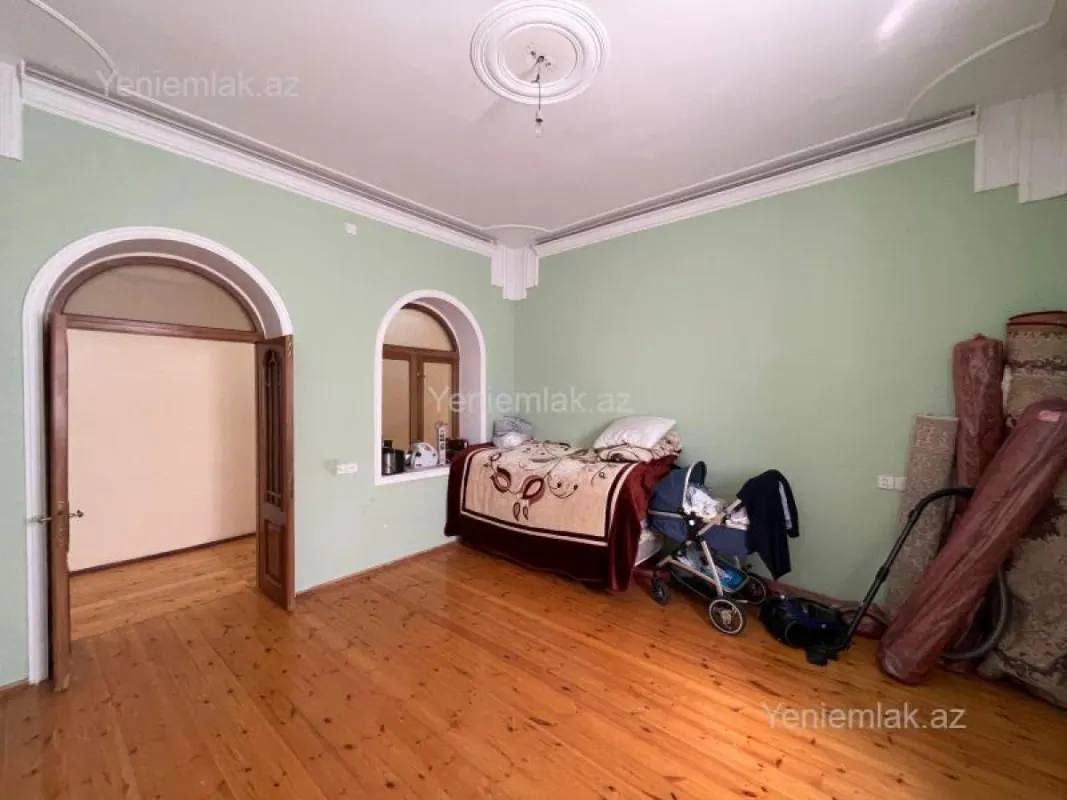 Satılır 6 otaqlı həyət evi 750 m²