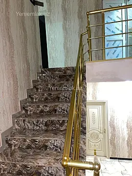 Satılır 6 otaqlı həyət evi 230 m²