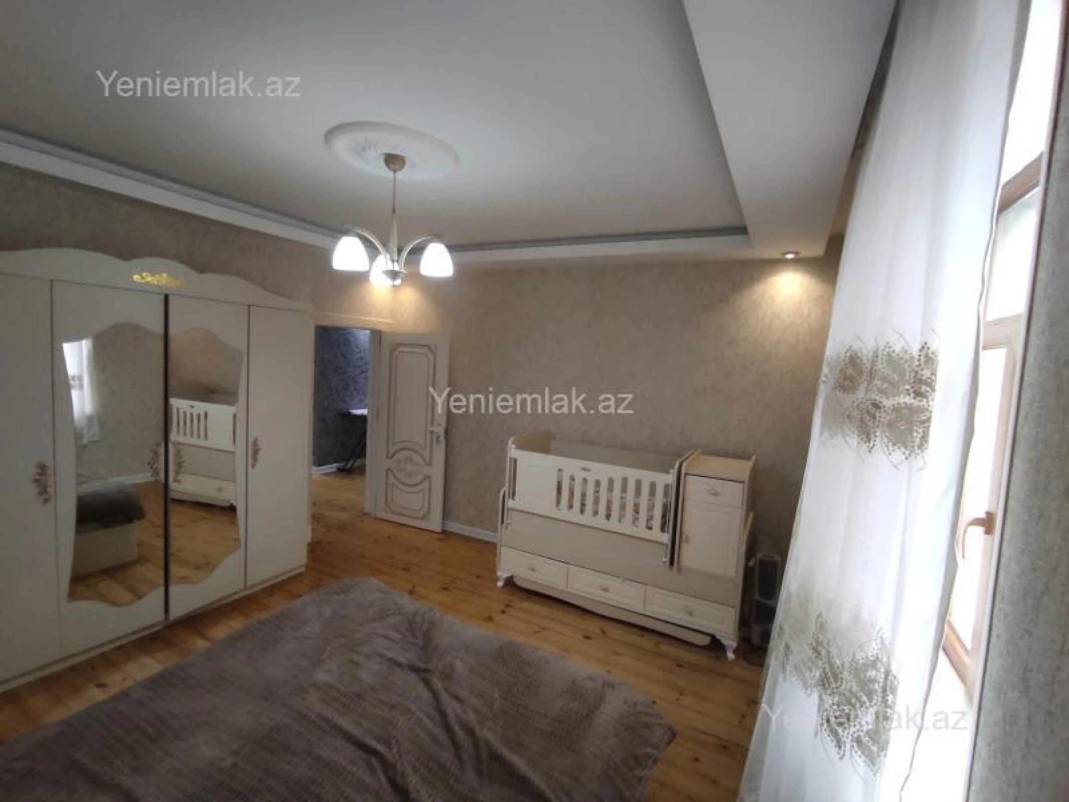 Satılır 6 otaqlı həyət evi 270 m²
