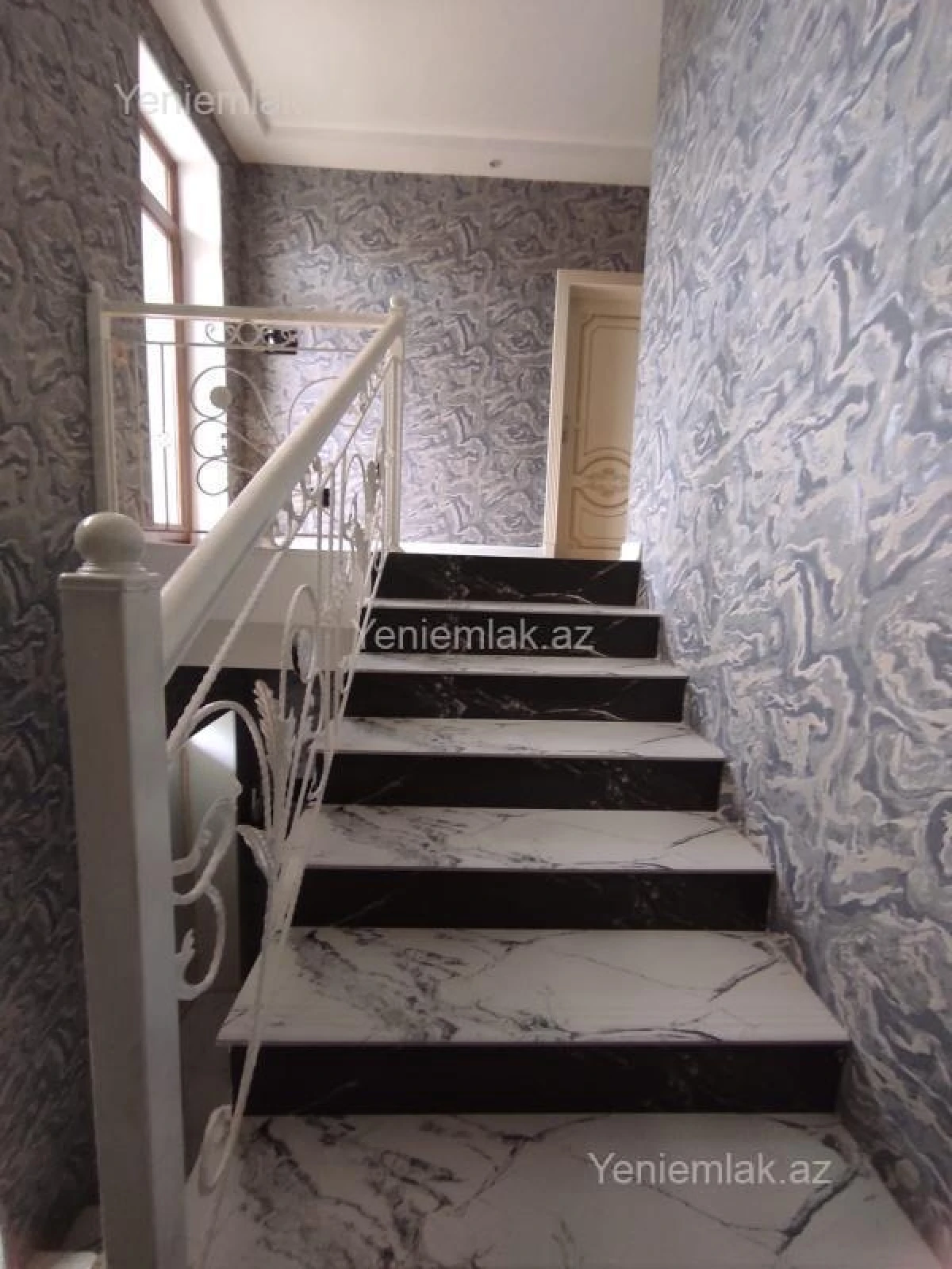 Satılır 6 otaqlı həyət evi 270 m²