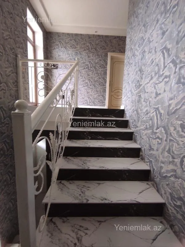 Satılır 6 otaqlı həyət evi 270 m²