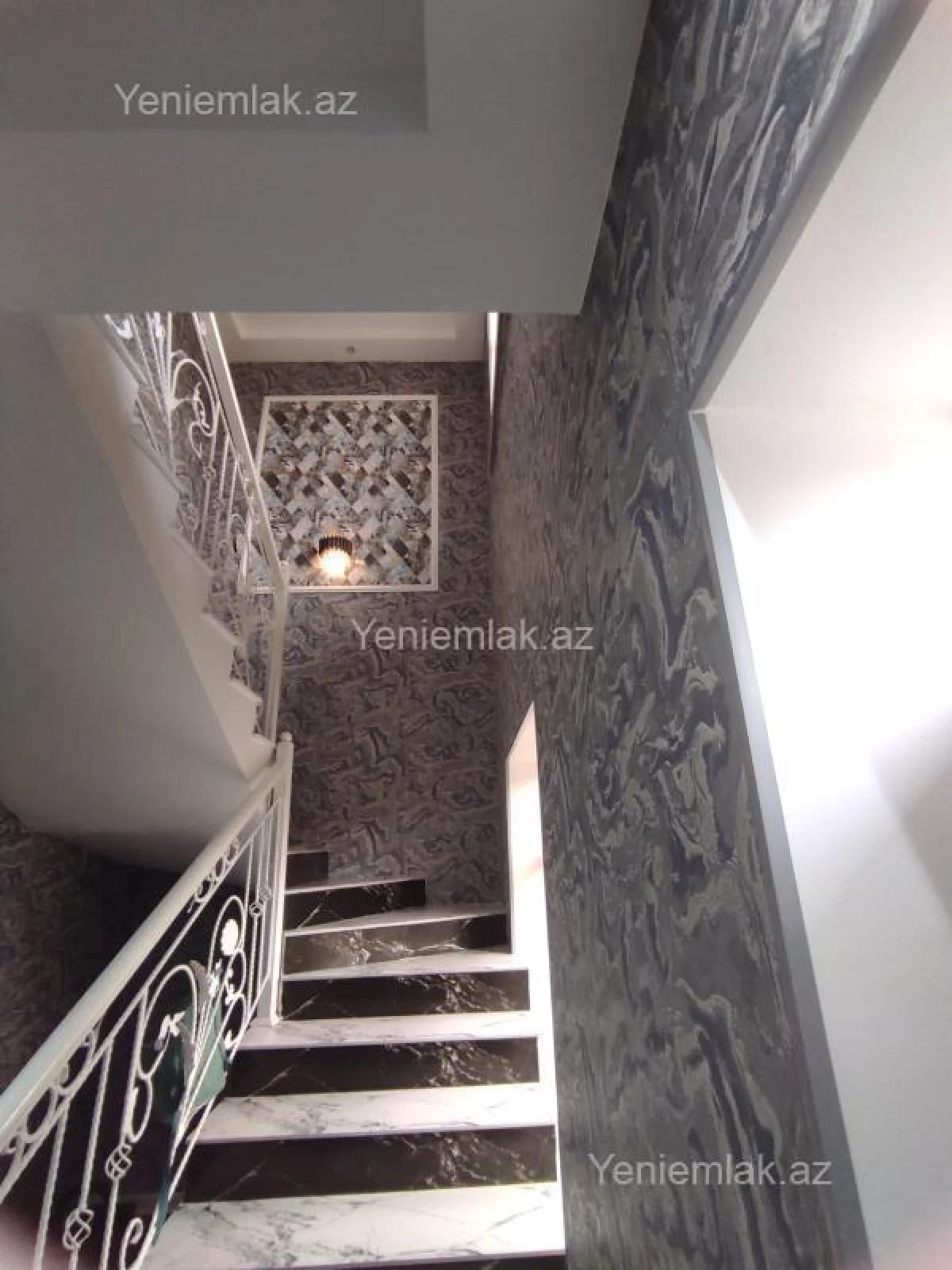 Satılır 6 otaqlı həyət evi 270 m²