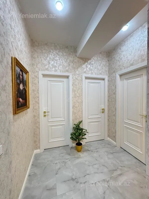 Satılır 3 otaqlı yeni tikili 82 m²