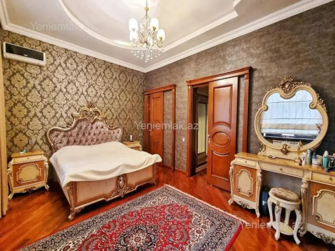 Satılır 7 otaqlı həyət evi 480 m²