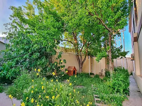 Satılır 7 otaqlı həyət evi 480 m²