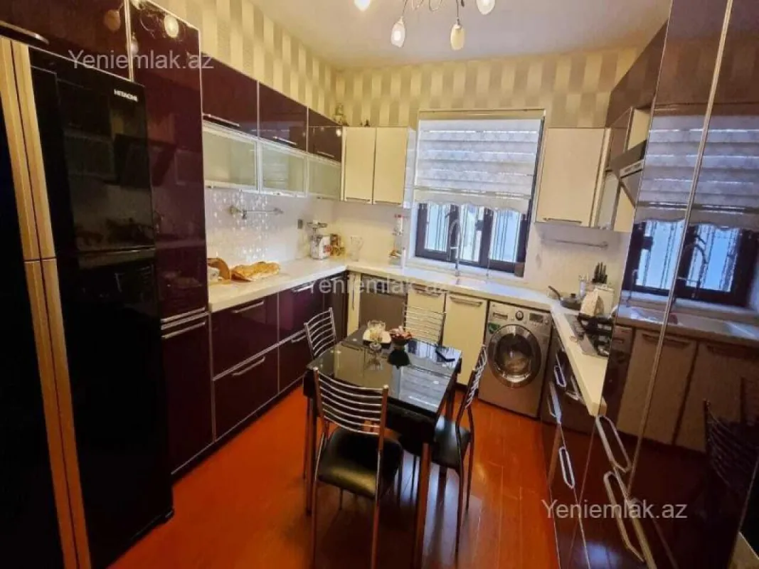 Satılır 7 otaqlı həyət evi 480 m²