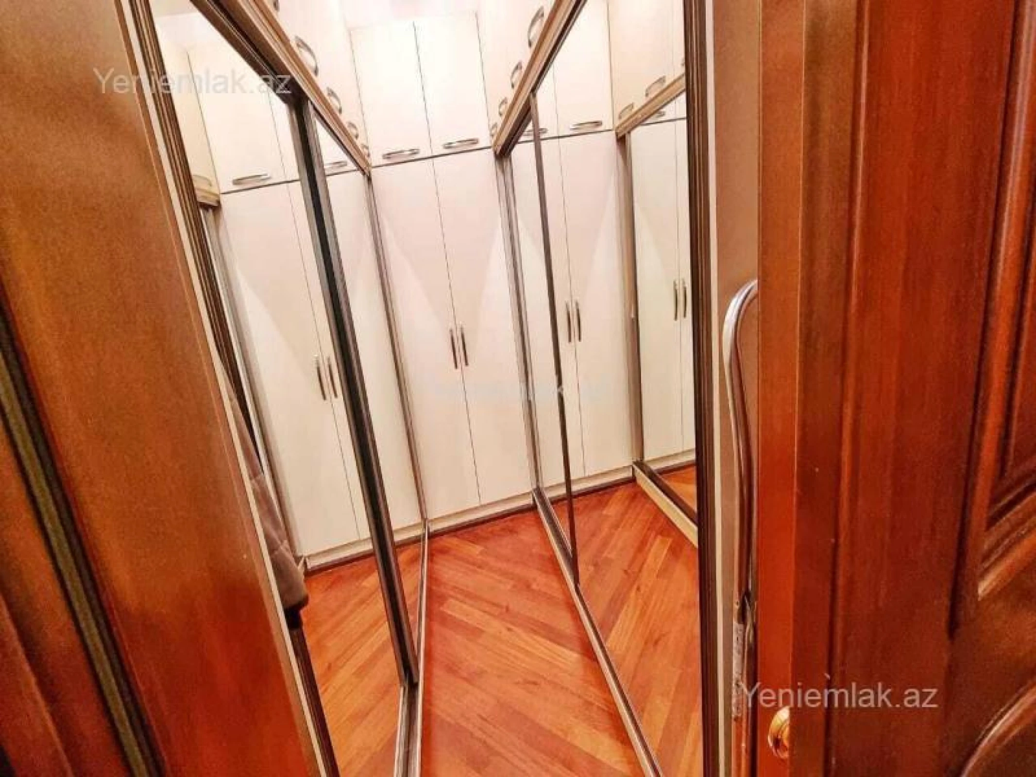 Satılır 7 otaqlı həyət evi 480 m²