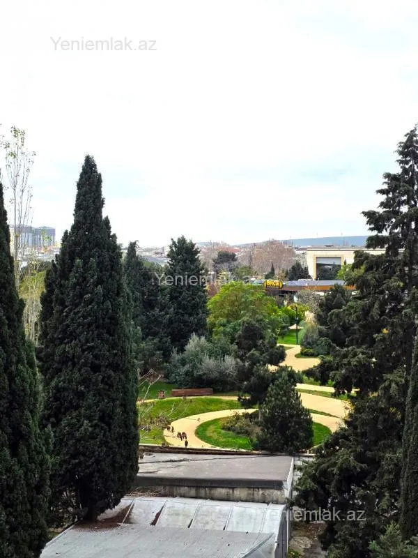 Satılır 2 otaqlı köhnə tikili 65 m²