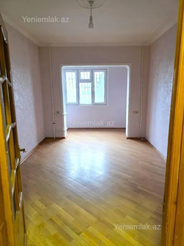 Satılır 2 otaqlı köhnə tikili 65 m²