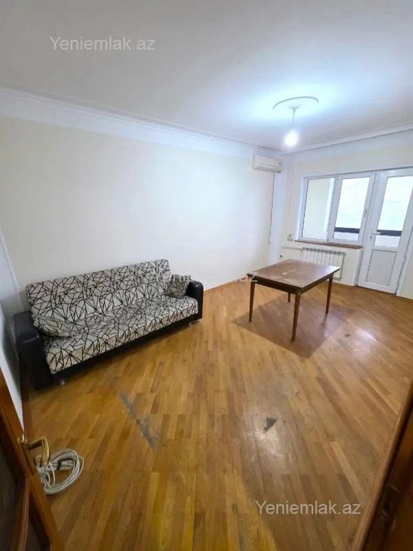 Satılır 2 otaqlı köhnə tikili 65 m²