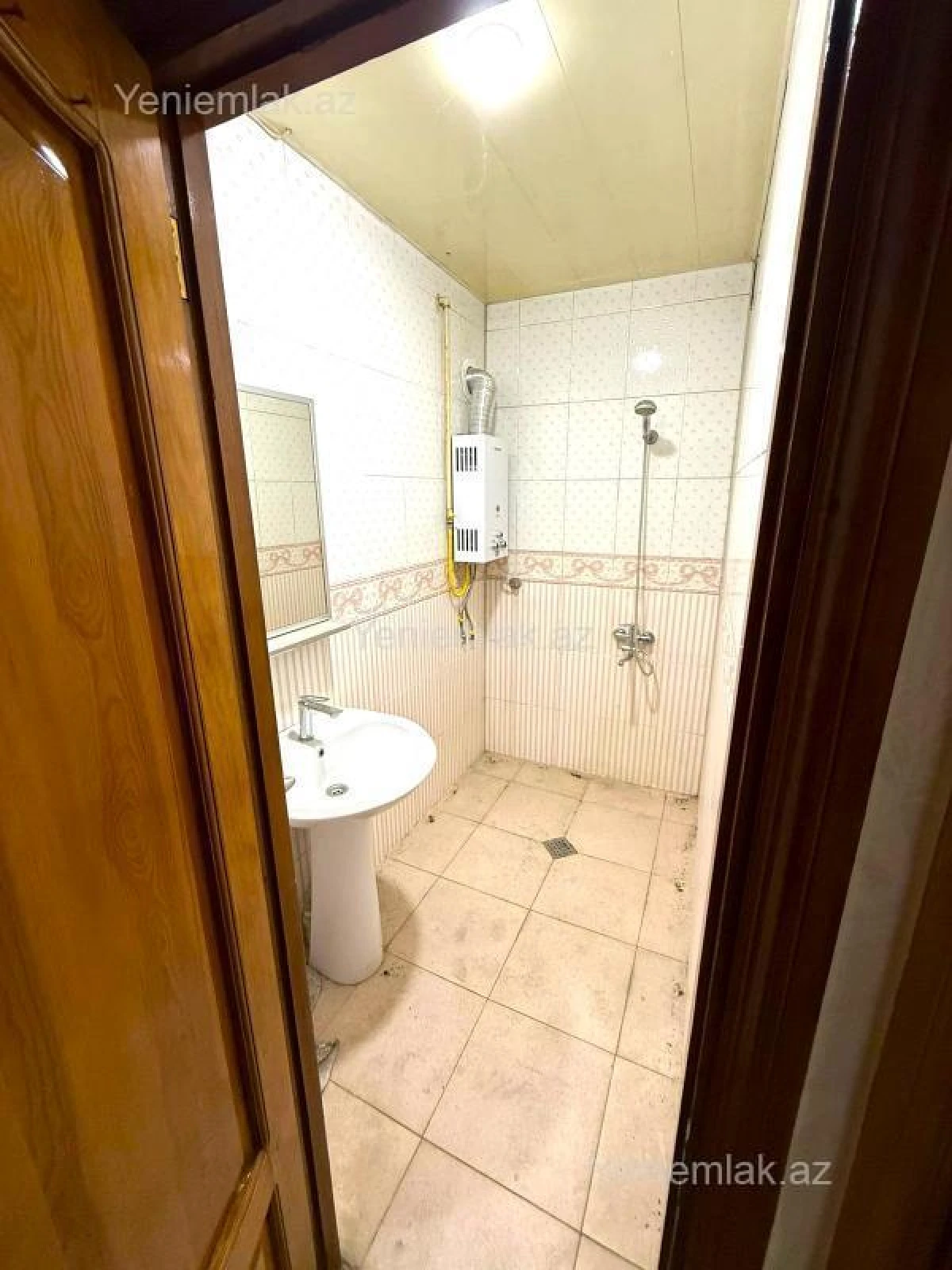 Satılır 2 otaqlı köhnə tikili 65 m²
