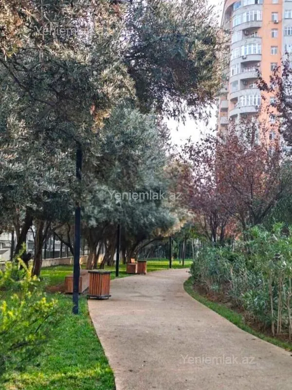 Satılır 2 otaqlı köhnə tikili 65 m²