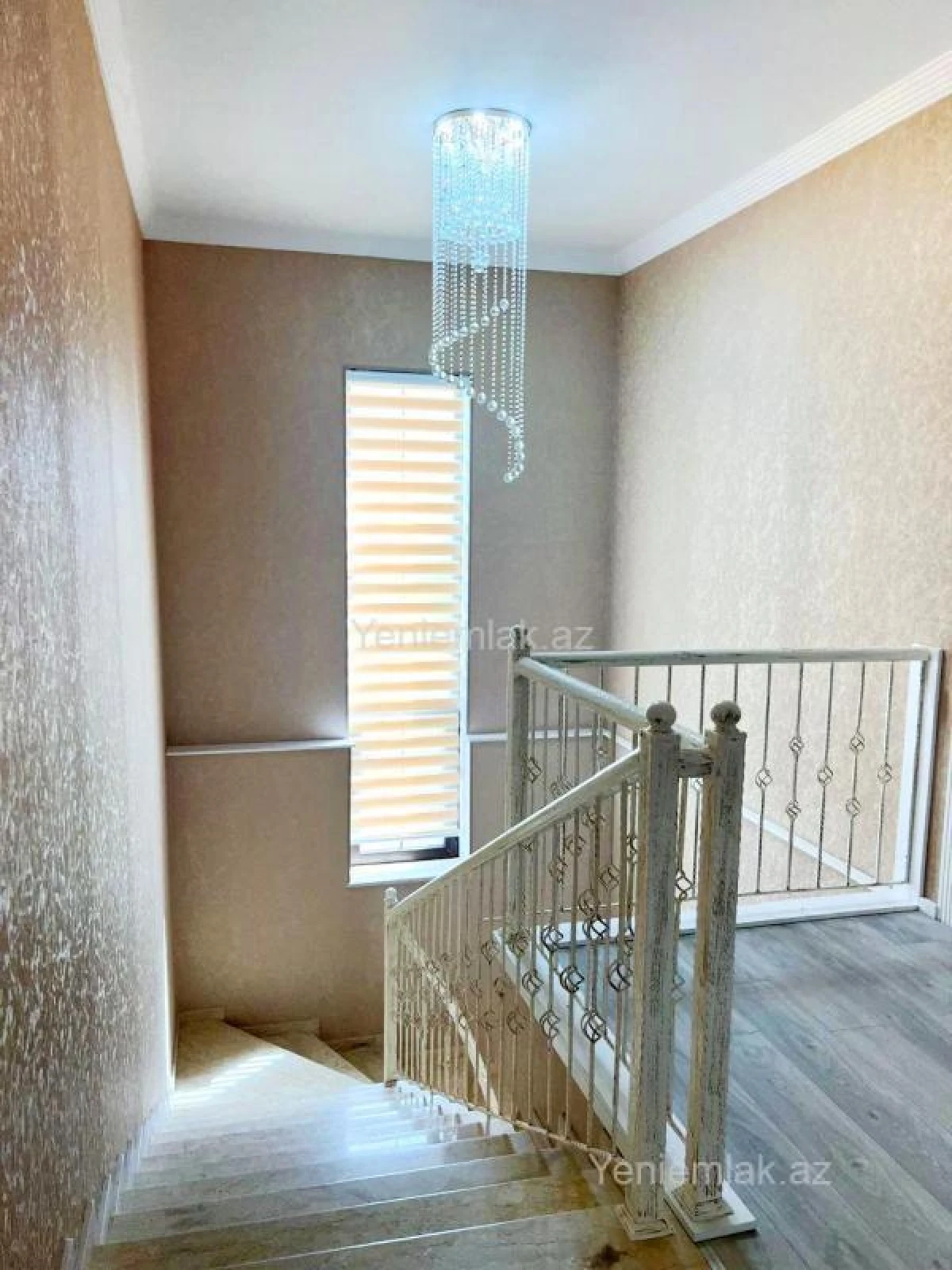 Satılır 5 otaqlı həyət evi 220 m²