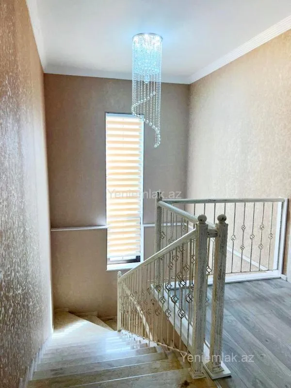 Satılır 5 otaqlı həyət evi 220 m²