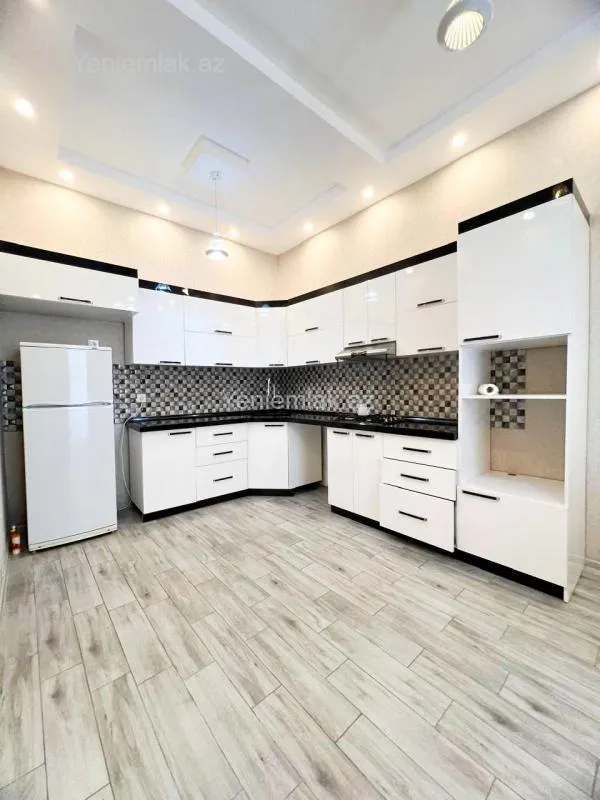 Satılır 5 otaqlı həyət evi 220 m²