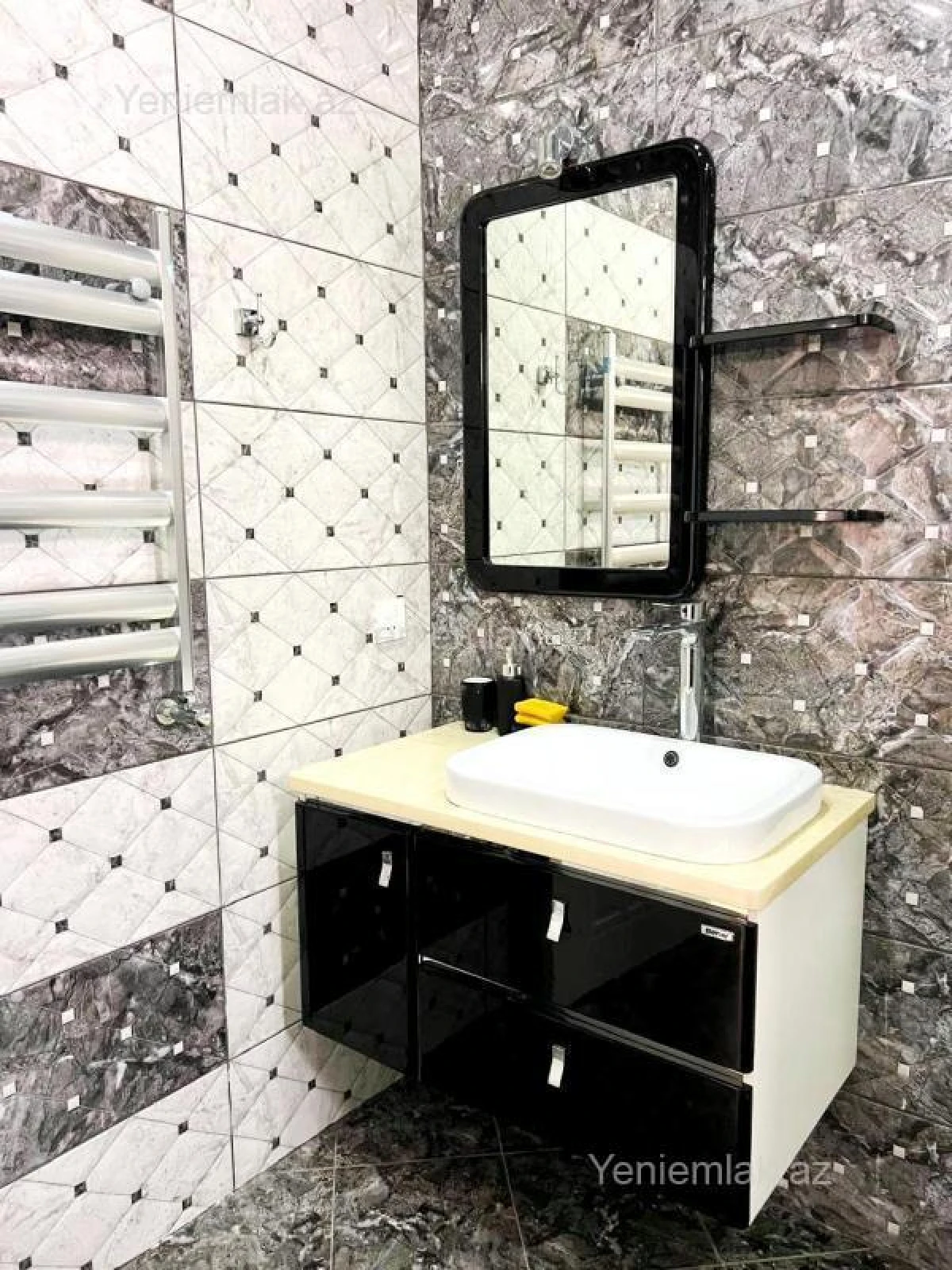 Satılır 5 otaqlı həyət evi 220 m²