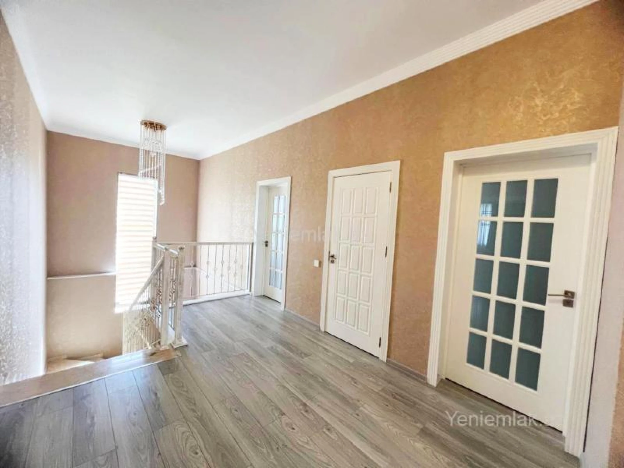 Satılır 5 otaqlı həyət evi 220 m²