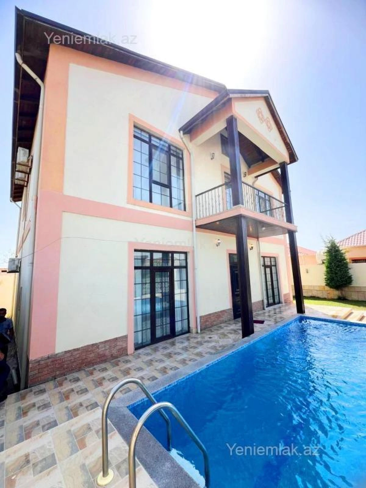 Satılır 5 otaqlı həyət evi 220 m²