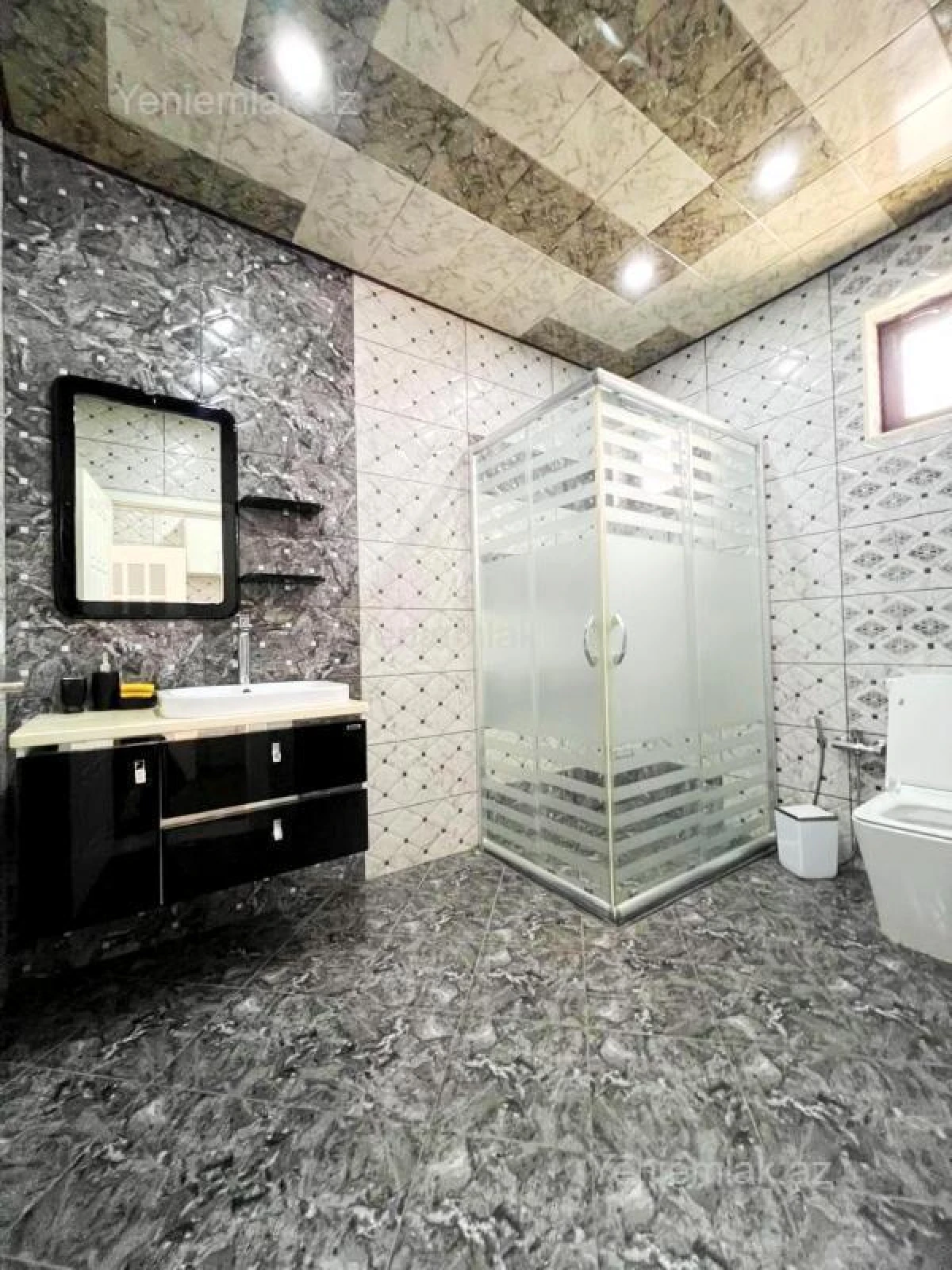 Satılır 5 otaqlı həyət evi 220 m²