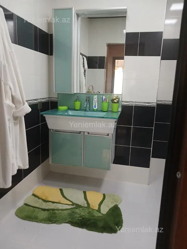 Satılır 3 otaqlı yeni tikili 130 m²