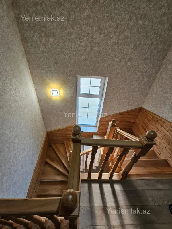 Satılır 4 otaqlı həyət evi 250 m²