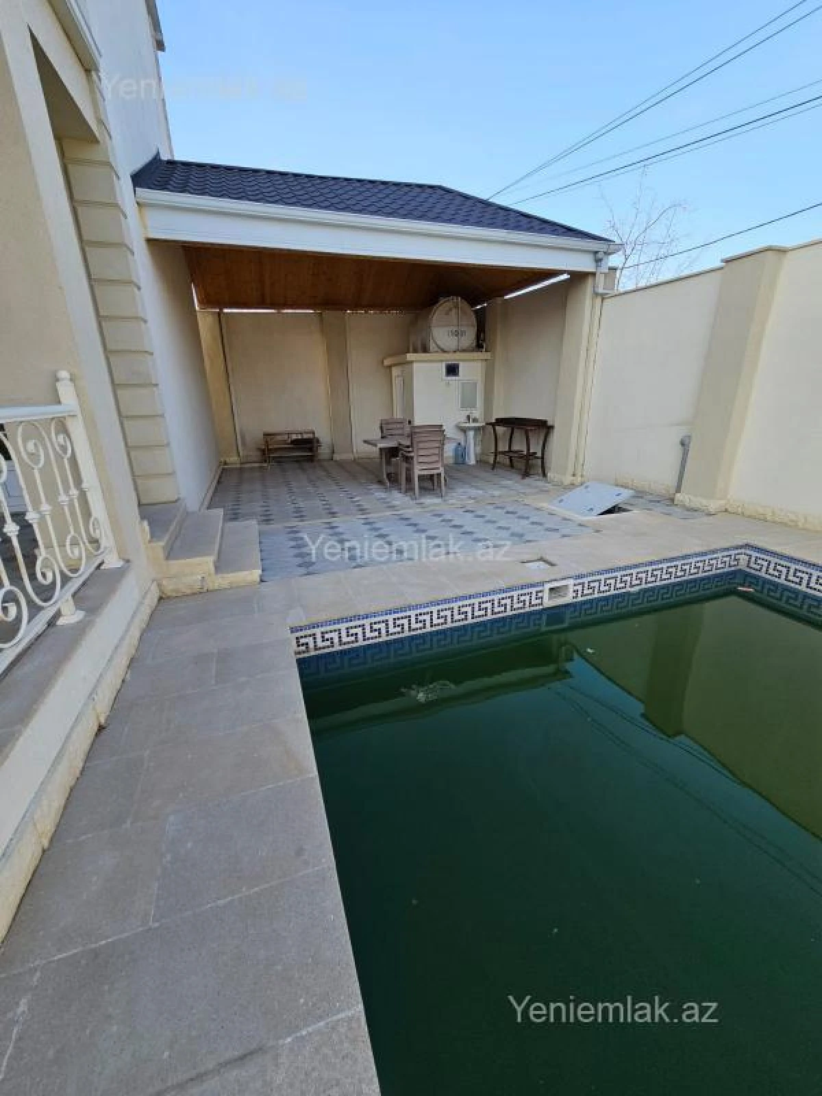 Satılır 4 otaqlı həyət evi 250 m²