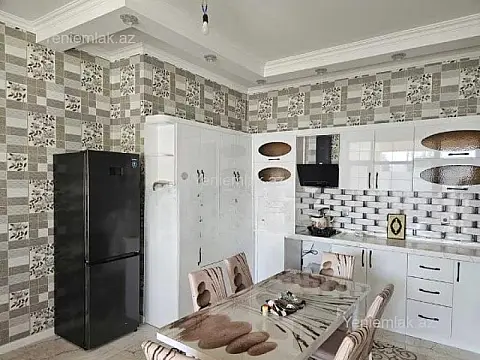 Satılır 4 otaqlı həyət evi 250 m²