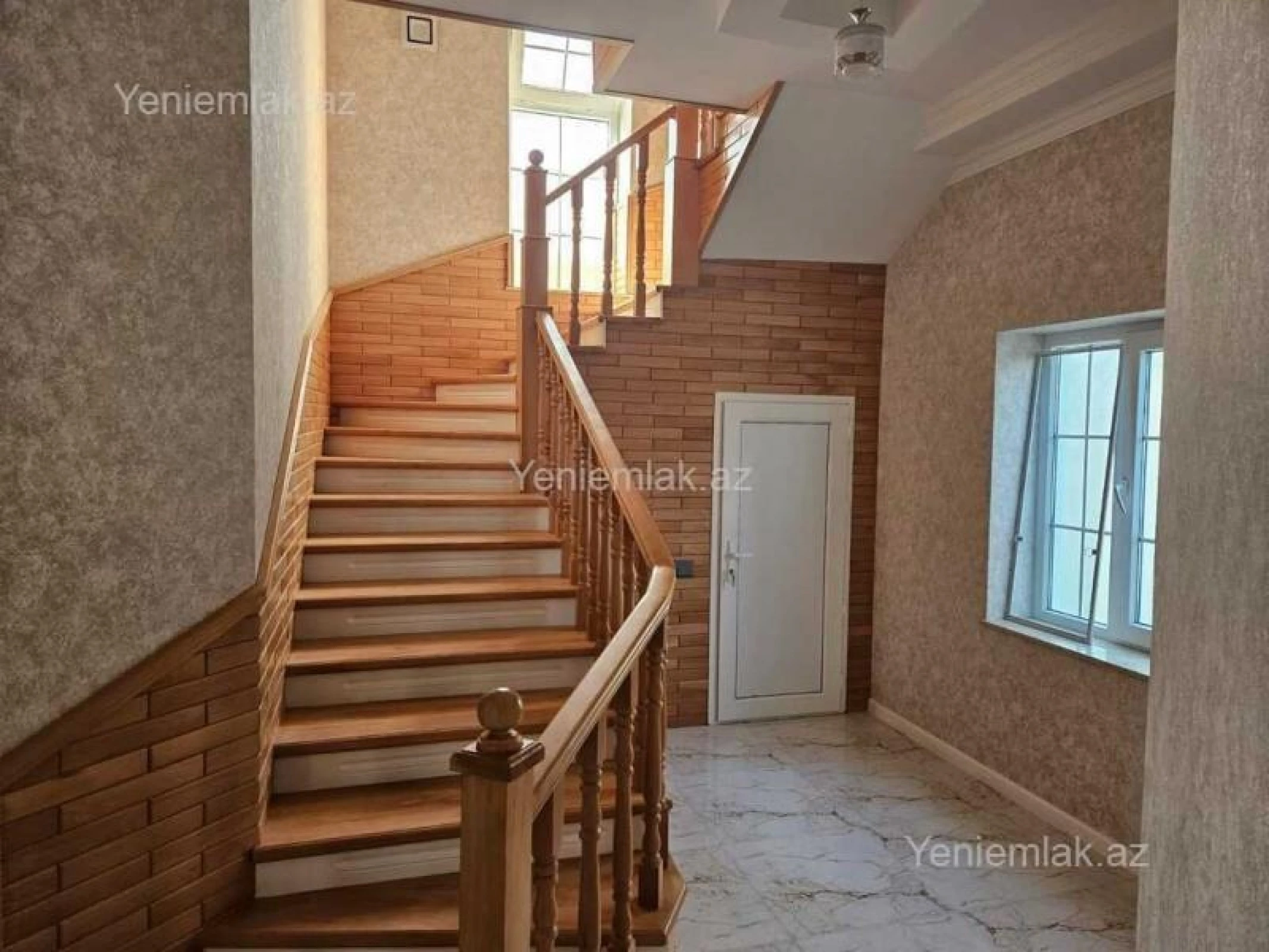 Satılır 4 otaqlı həyət evi 250 m²