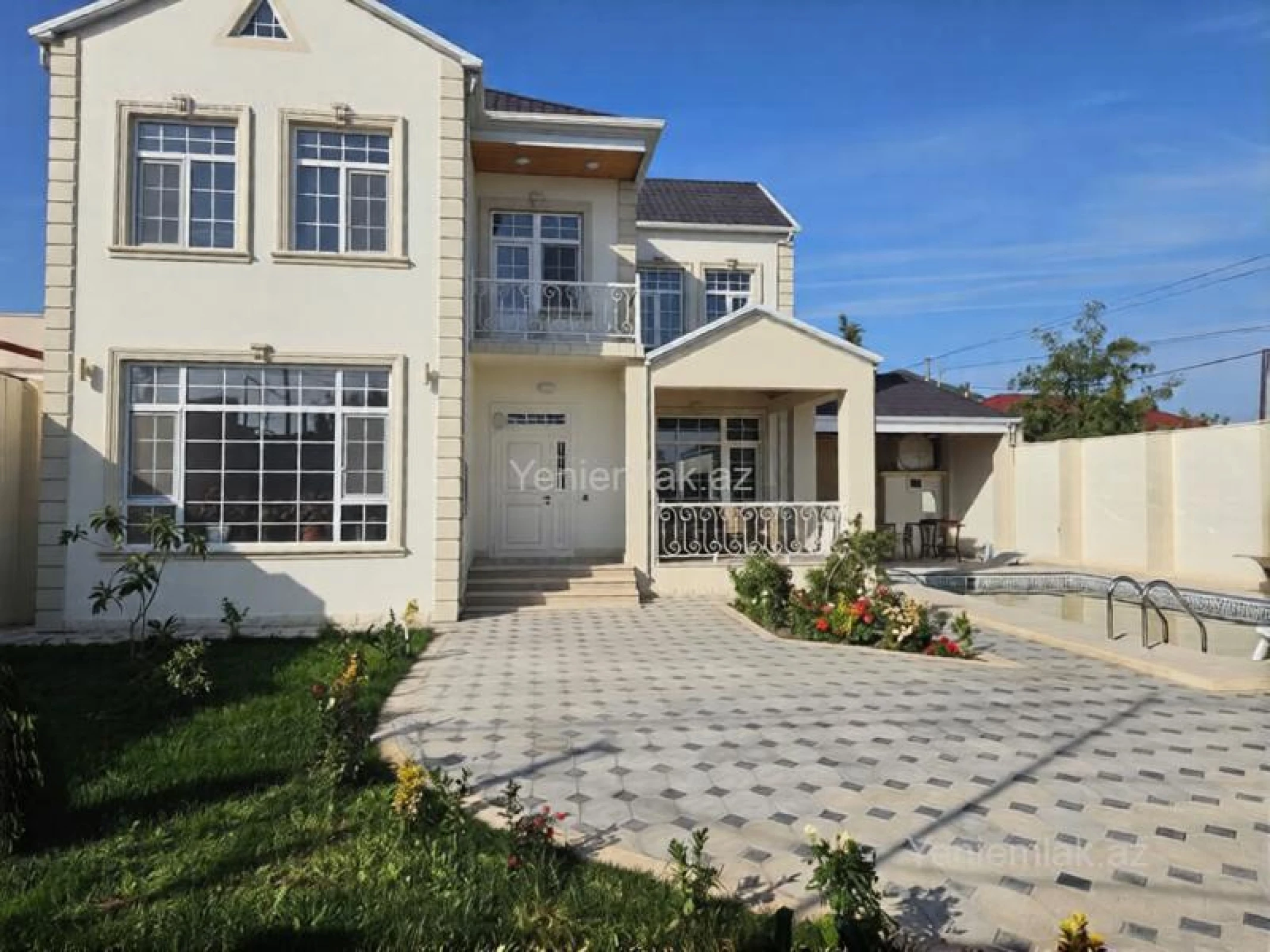 Satılır 4 otaqlı həyət evi 250 m²