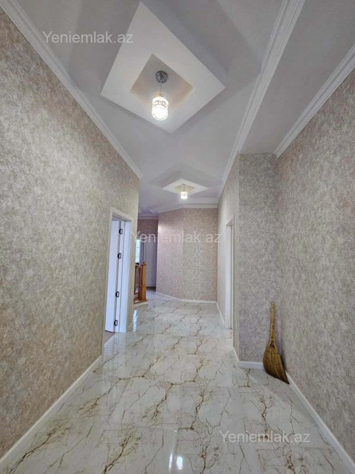 Satılır 4 otaqlı həyət evi 250 m²