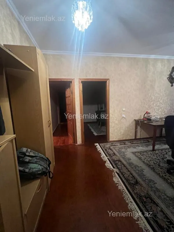 Satılır 4 otaqlı köhnə tikili 100 m²