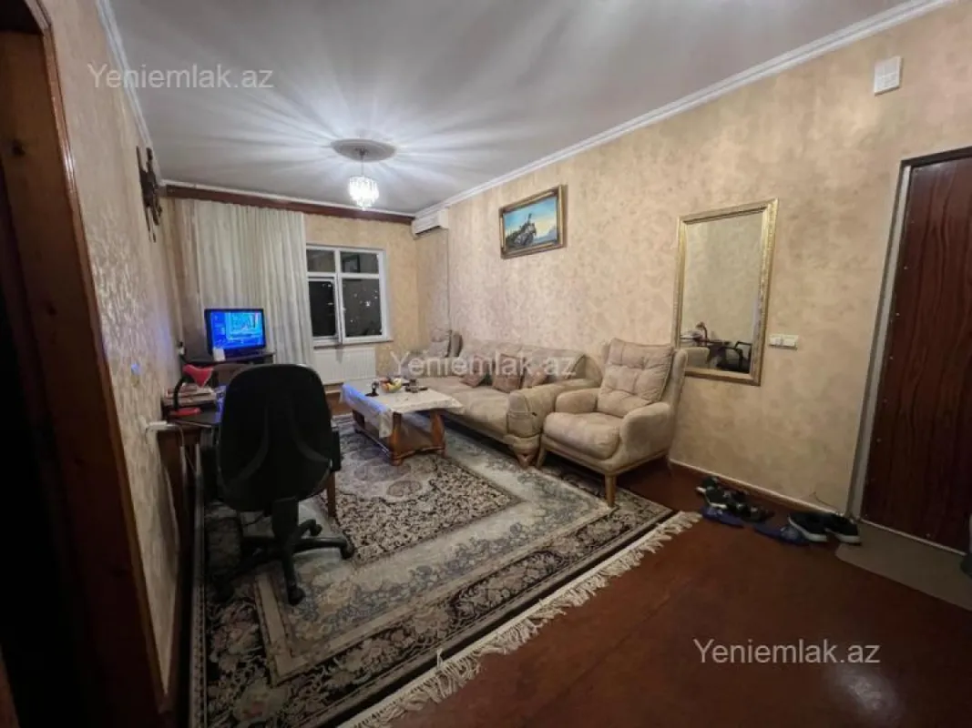 Satılır 4 otaqlı köhnə tikili 100 m²