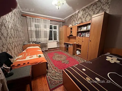 Satılır 4 otaqlı köhnə tikili 100 m²