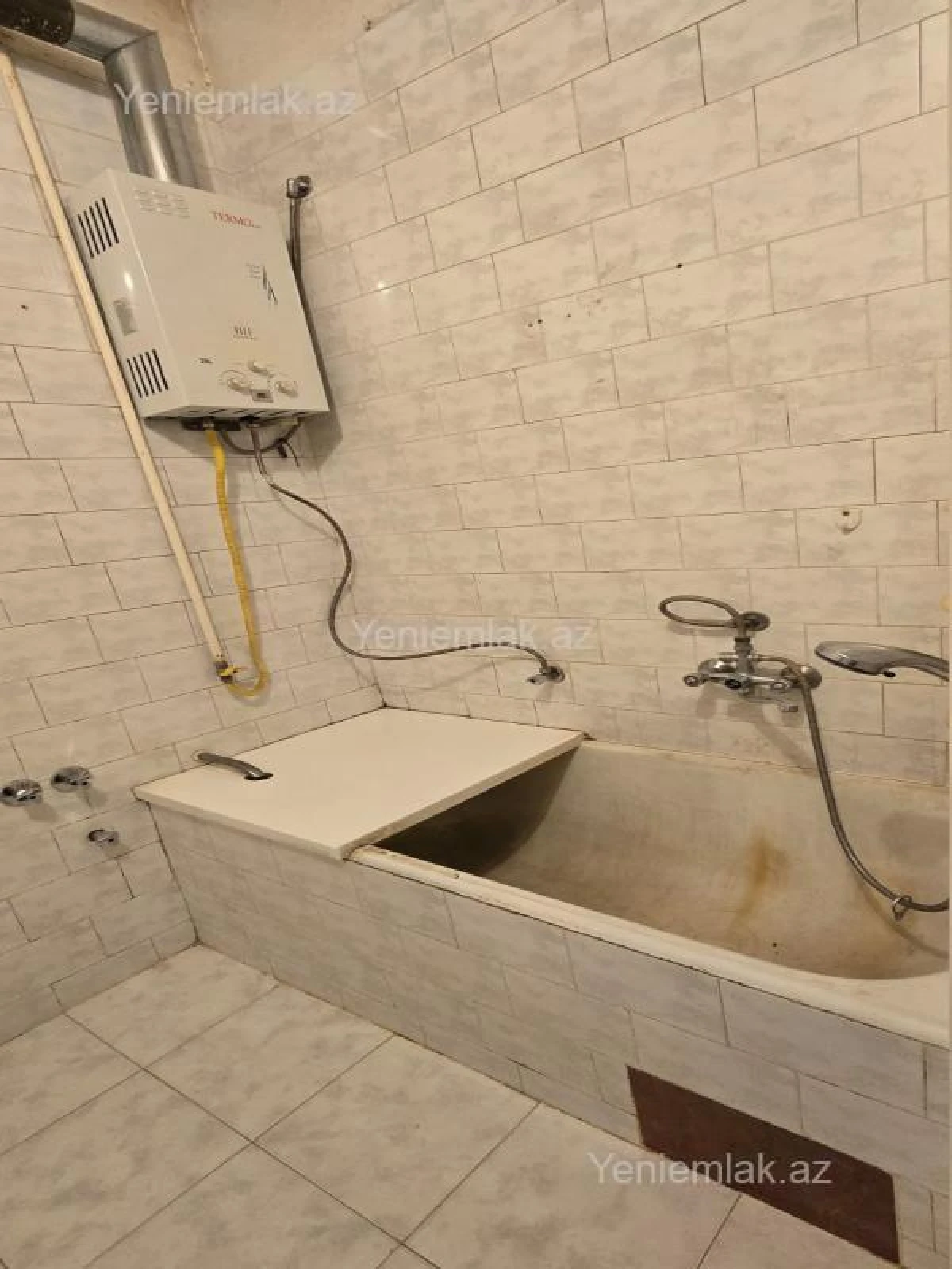 Satılır 2 otaqlı köhnə tikili 60 m²