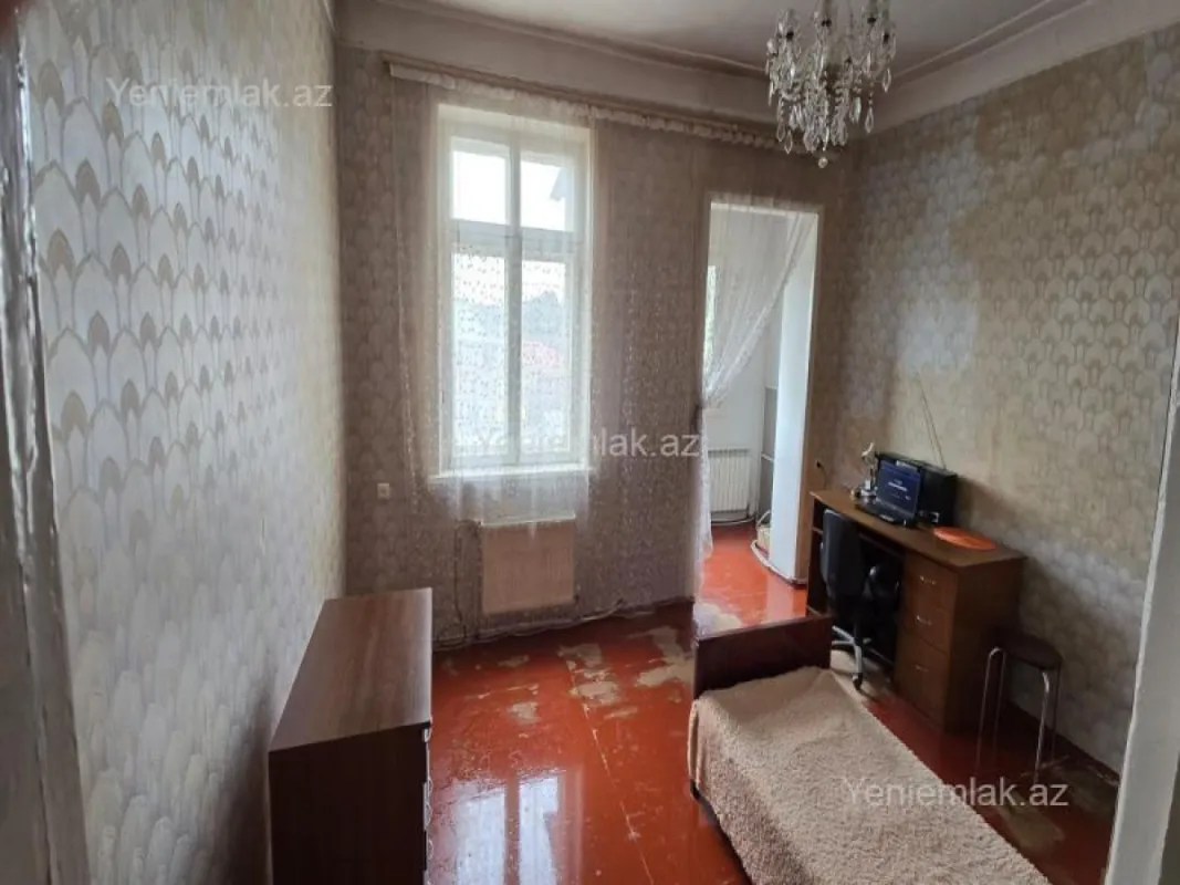 Satılır 2 otaqlı köhnə tikili 60 m²