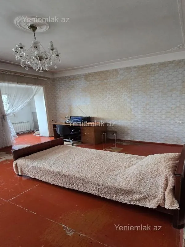 Satılır 2 otaqlı köhnə tikili 60 m²