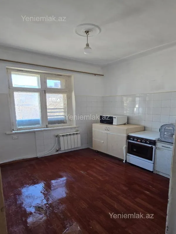 Satılır 2 otaqlı köhnə tikili 60 m²