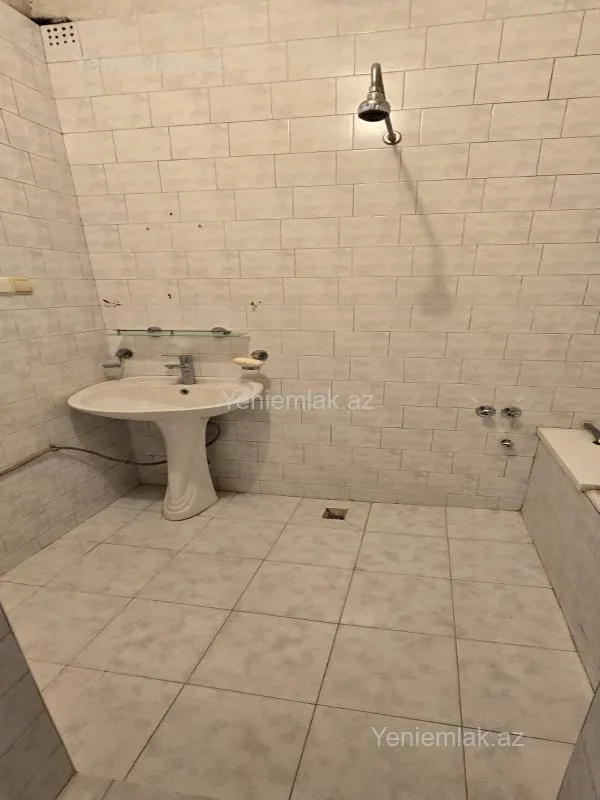 Satılır 2 otaqlı köhnə tikili 60 m²