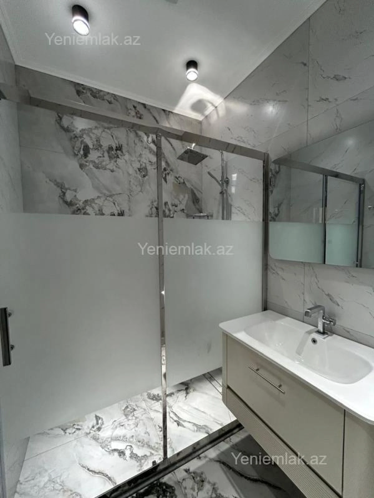 Satılır 2 otaqlı yeni tikili 85 m²