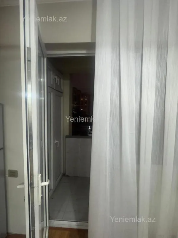 Satılır 1 otaqlı köhnə tikili 40 m²