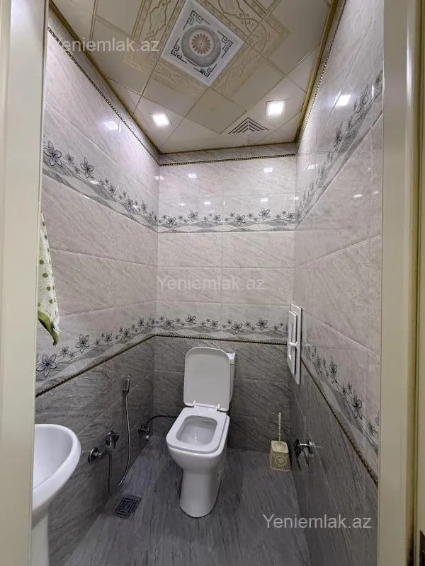 Satılır 3 otaqlı yeni tikili 130 m²