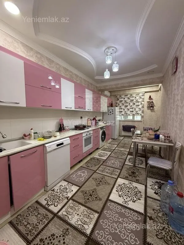 Satılır 3 otaqlı yeni tikili 130 m²