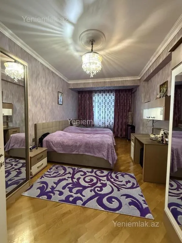 Satılır 3 otaqlı yeni tikili 130 m²