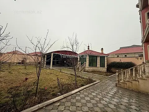 Satılır 8 otaqlı həyət evi 450 m²