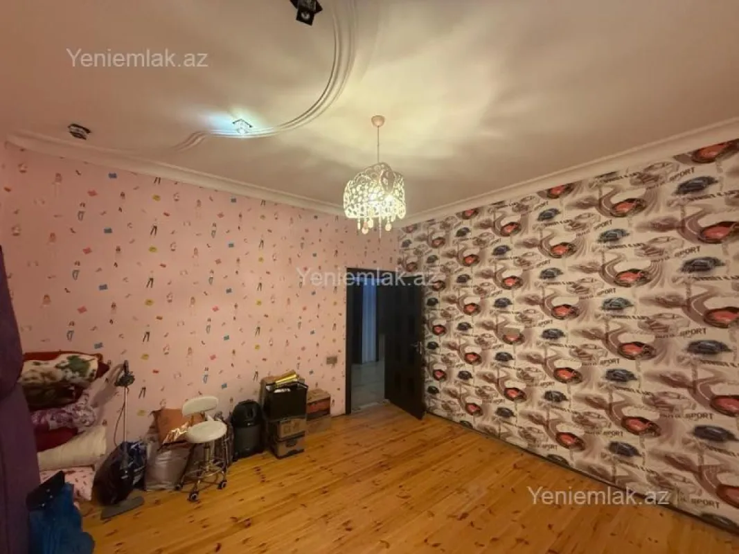 Satılır 8 otaqlı həyət evi 450 m²